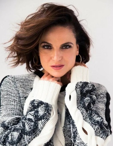 Lana parrilla posa con - lana,