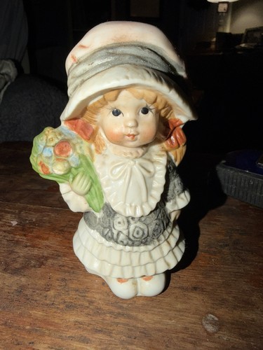 Statuina porcellana bambina